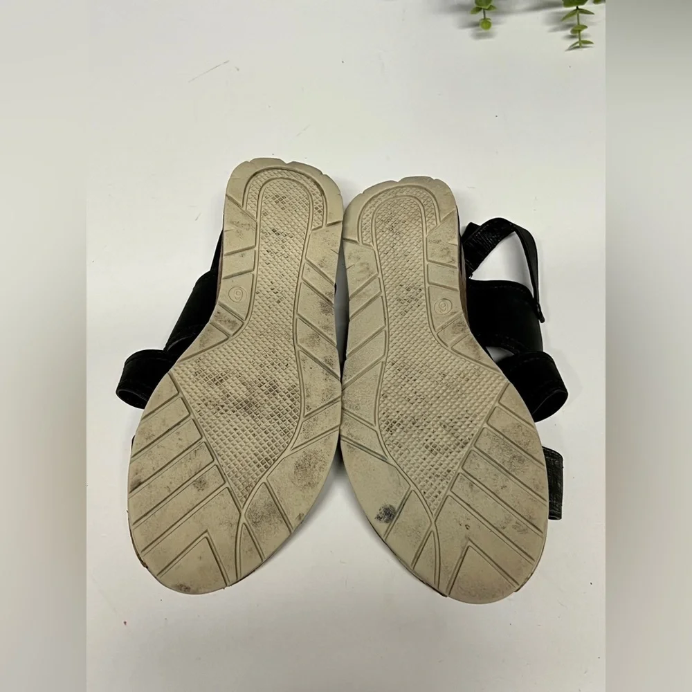🛍️BEARPAW Black and gray SHELLI sling back sandals size 6.‎
